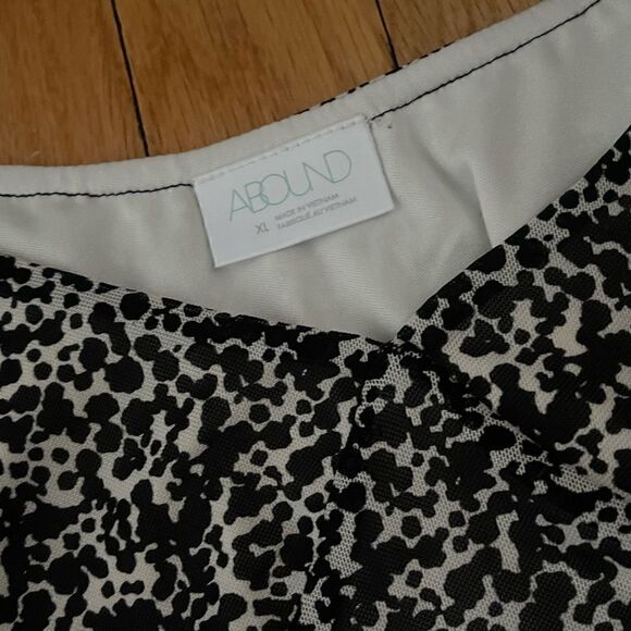 Abound | Puff Sleeve Mesh Crop Ivory Mini Moo Black Top - Picture 3 of 3
